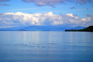 17Apr2016090406taupo_lake.jpg