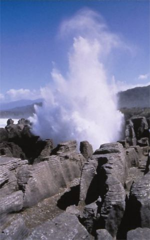 27Jul2016100704PunakaikiRocks2.jpg