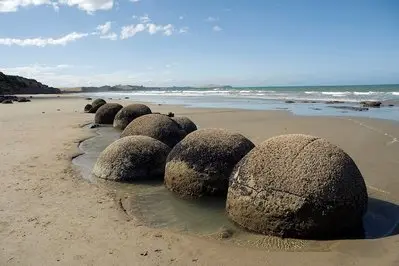 Moeraki Boulders thumbnail
